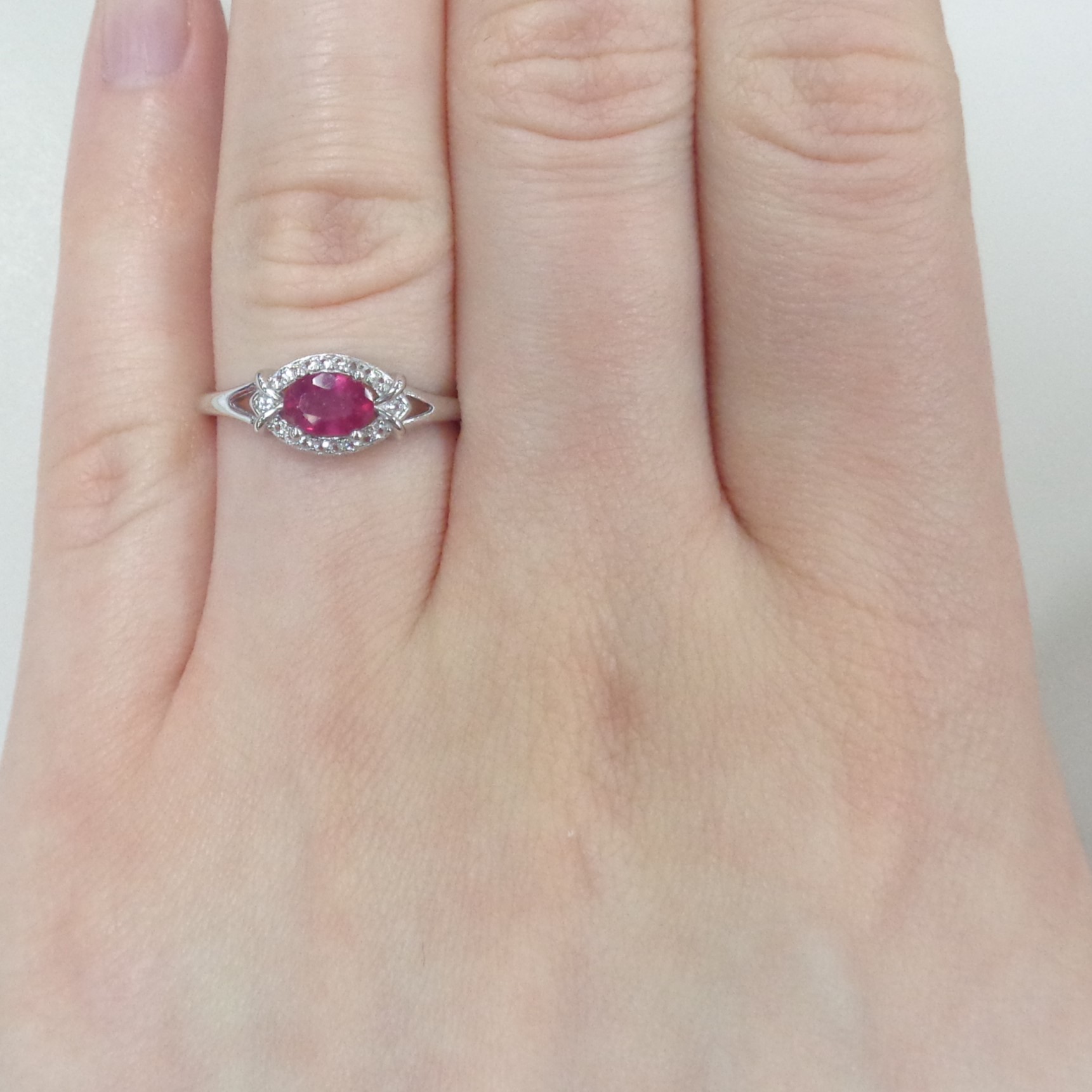 Серебряное кольцо с рубином